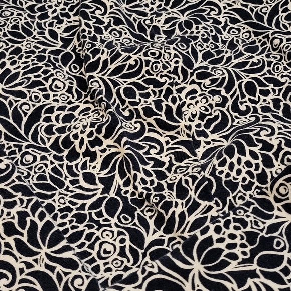 Talbots size 8 ankle stretch pants in a blue and white floral Print - Picture 7 of 10